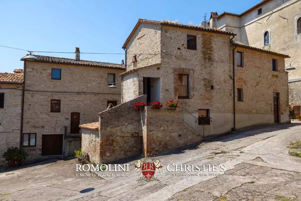 Välivaade - Historic Estate with Castle in Umbria