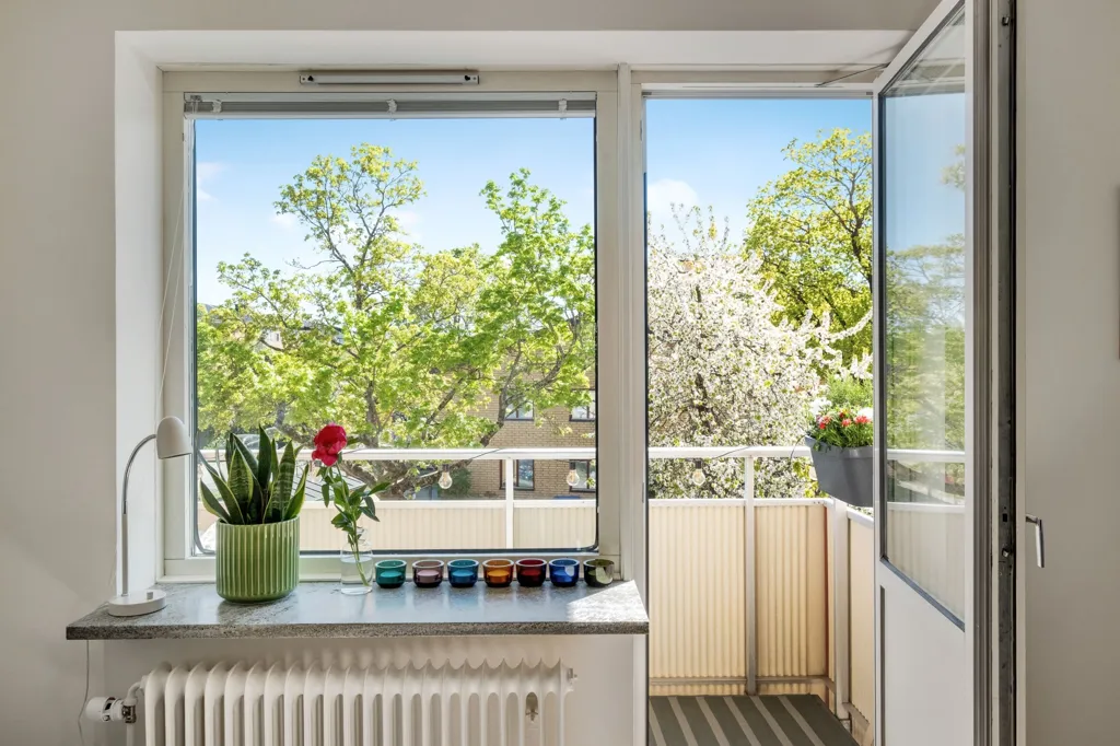 Balcon - Bright Two-Bedroom Flat with South-Facing Balcony