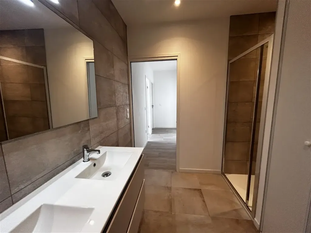 Vannitoad - 5-Piece Apartment with Terrace in Fleury sur Orne