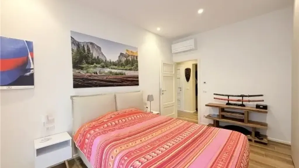 Chambres - Finely Refined 6-Bedroom Apartment in Florence