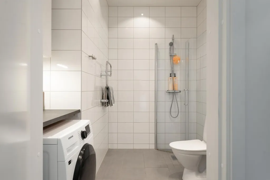Bathrooms - Modern Flat with Balcony in Södra Ladugårdsängen