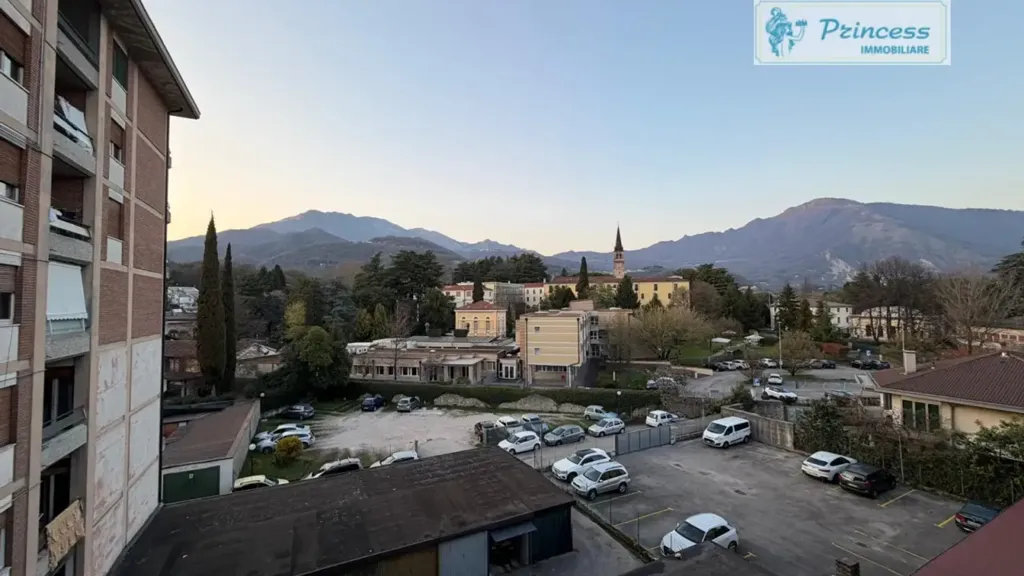 Balcon - Quadrilocale with Balcony and Terrace in Schio