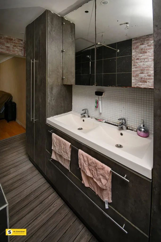 Salles de bain - Maison Charmante avec Terrasse à Deurne