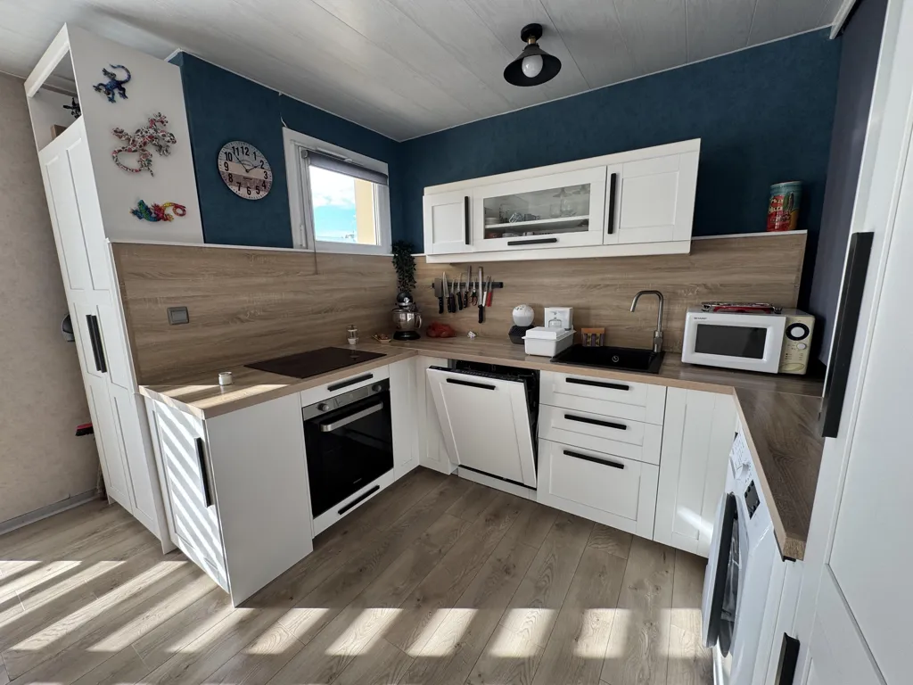 Köök - Renovated 2-Bed Flat with Balcony in Grau-du-Roi