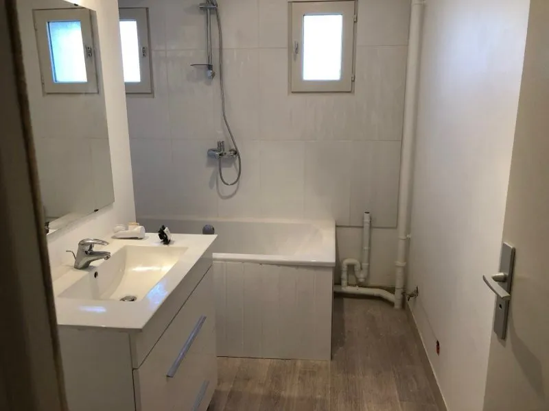 Salles de bain - Appartement T3 en RDC à Troyes, Proche Gare