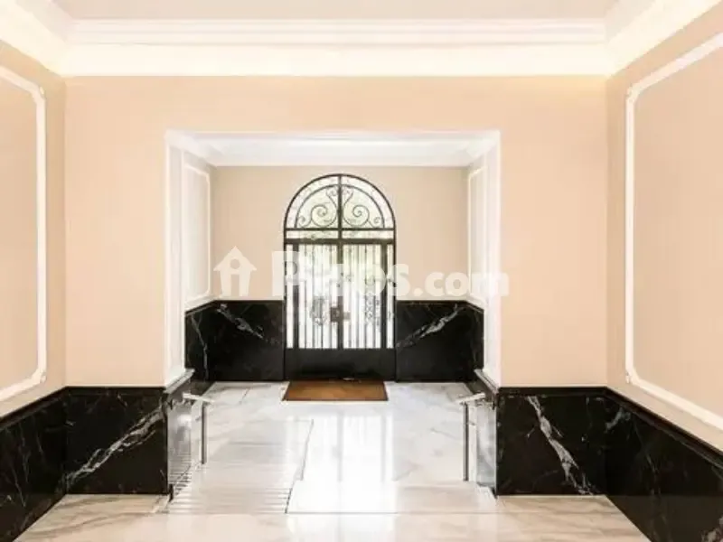 Esik - Apartment for Renovation with Double Orientation in Eixample