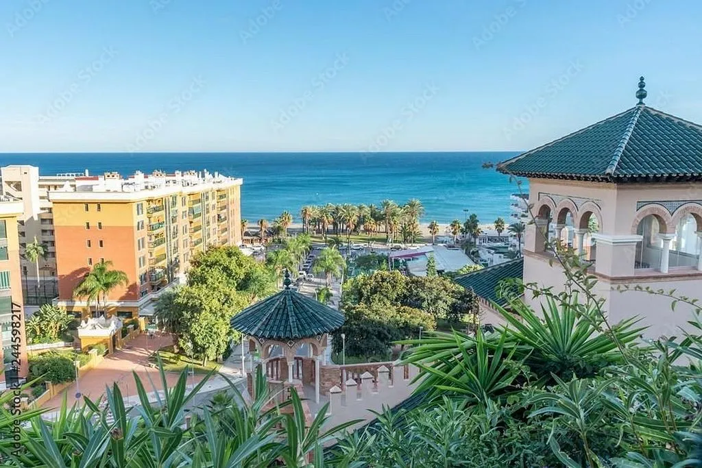 Rõdu - 2-Bedroom Apartment with Pool in Torremolinos Centre