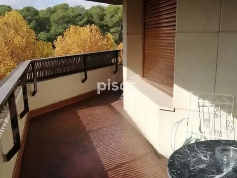 Balcone - Six-Bedroom Flat with Park View in Albacete Centre