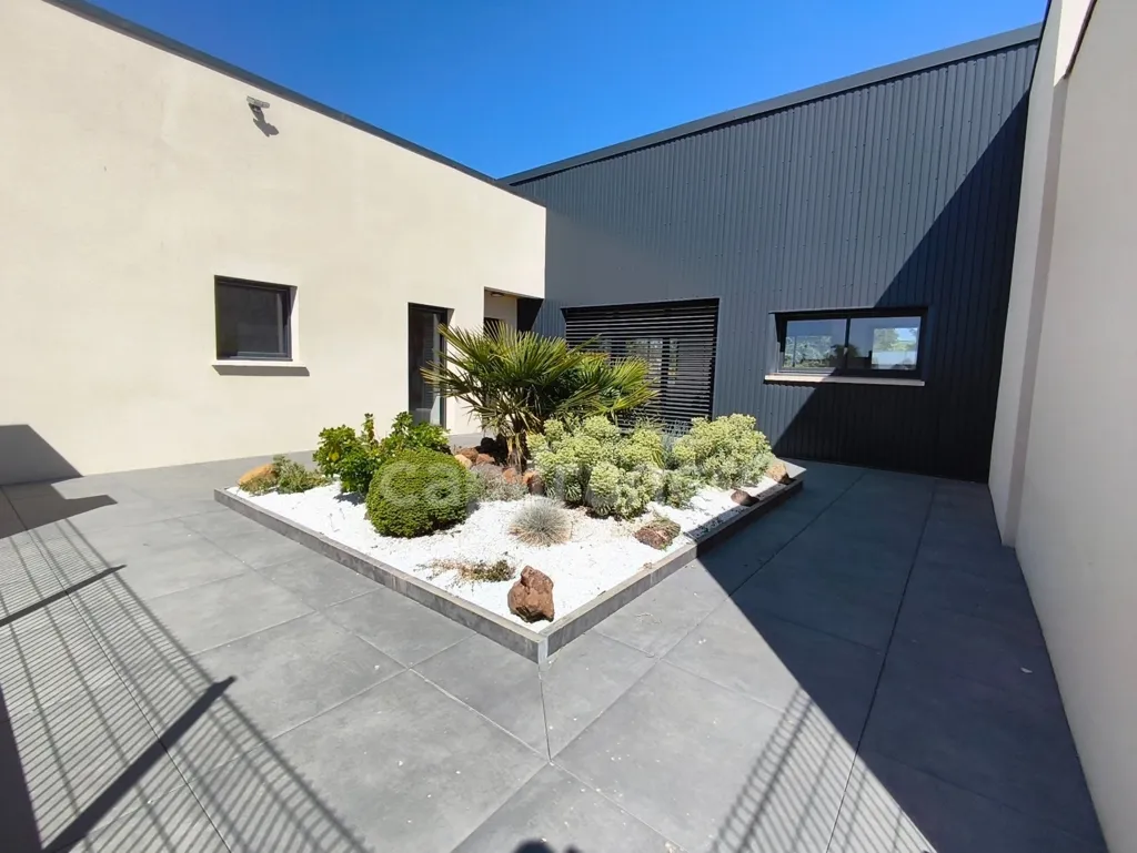 Jardin - Maison Contemporaine avec Terrasse dans un Environnement Calme