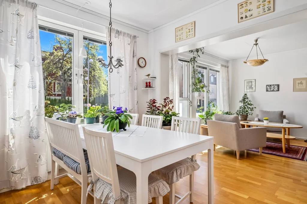 Söögituba - Apartment with Garden in City Centre