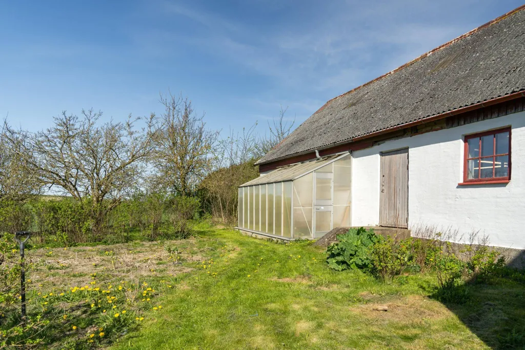 Välivaade - Villa with Workshop in Open Landscape