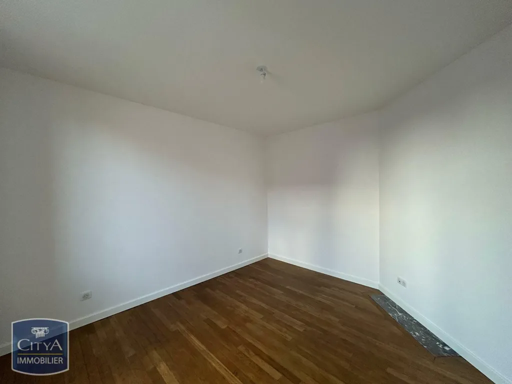 Pièces - Appartement Rénové 4 Pièces à Ingré