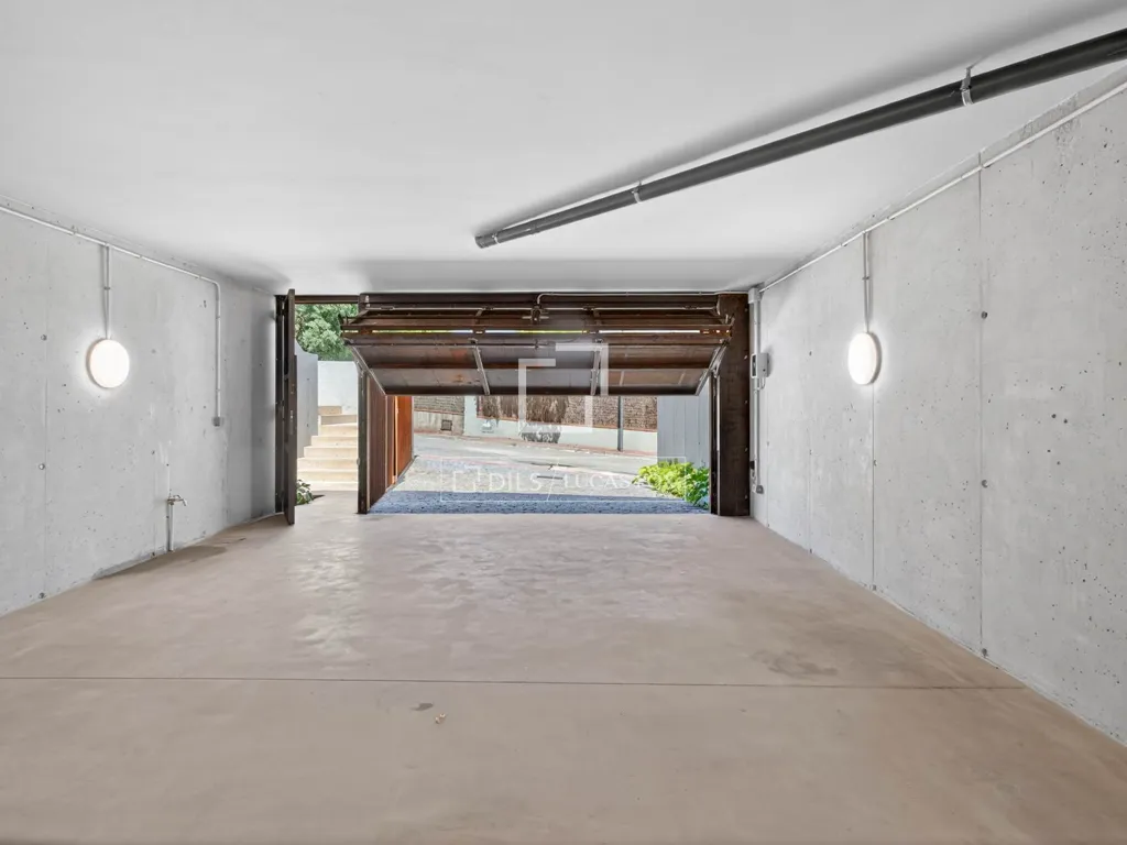Garaaž - New Build Villa with Sea View in Cabrils