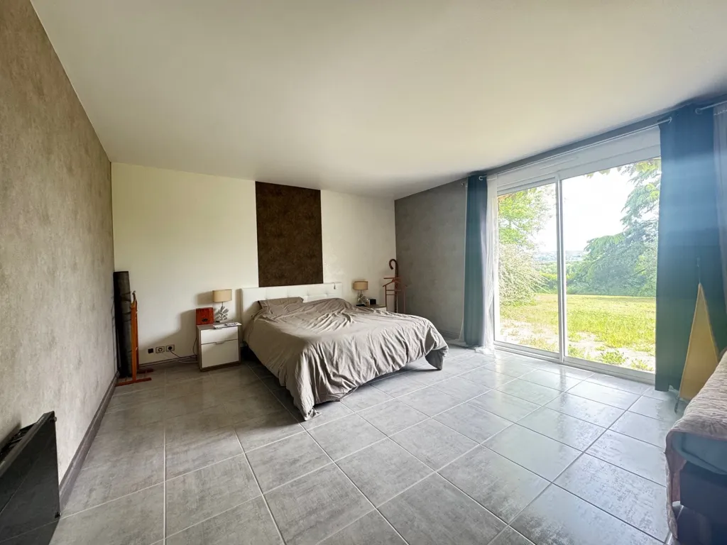 Bedrooms - Luxury House with Large Garden in Beaurepaire
