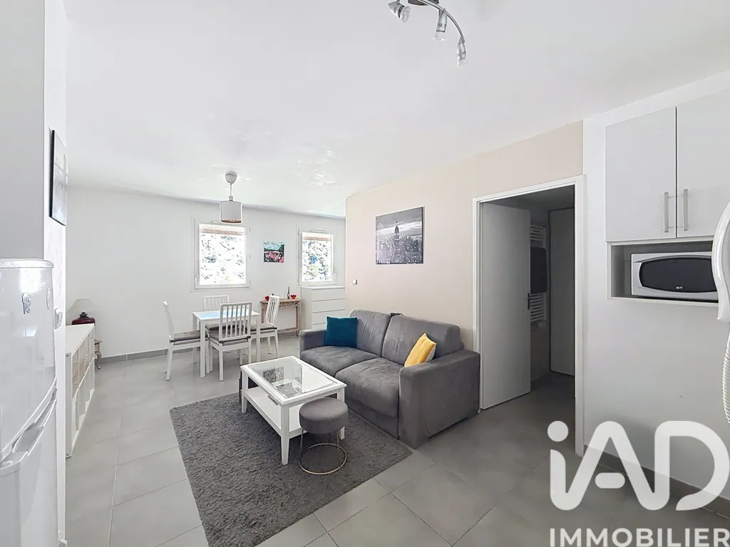 Soggiorno - Modern 2-Bedroom Apartment with Garage in Sète