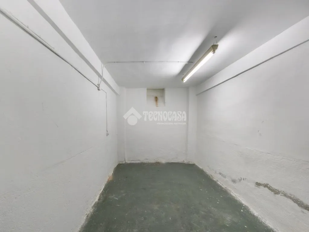 Garage - Commercial Unit with Two Floors in Madrid