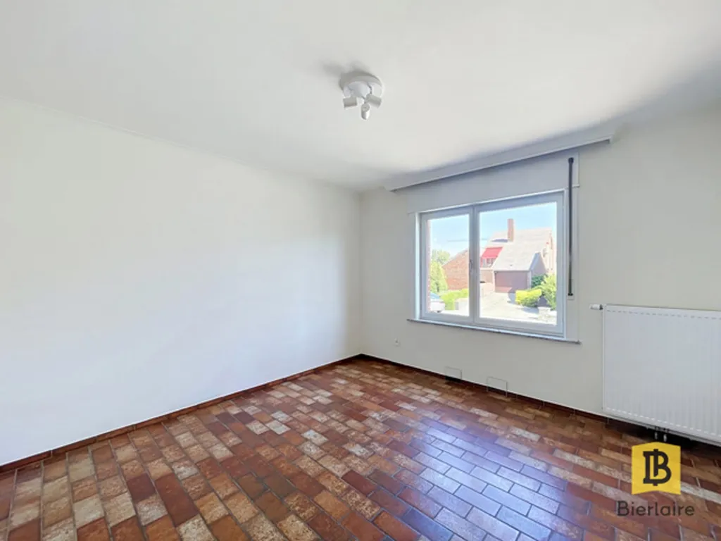Stanze - Detached House with Solar Panels in Hyon