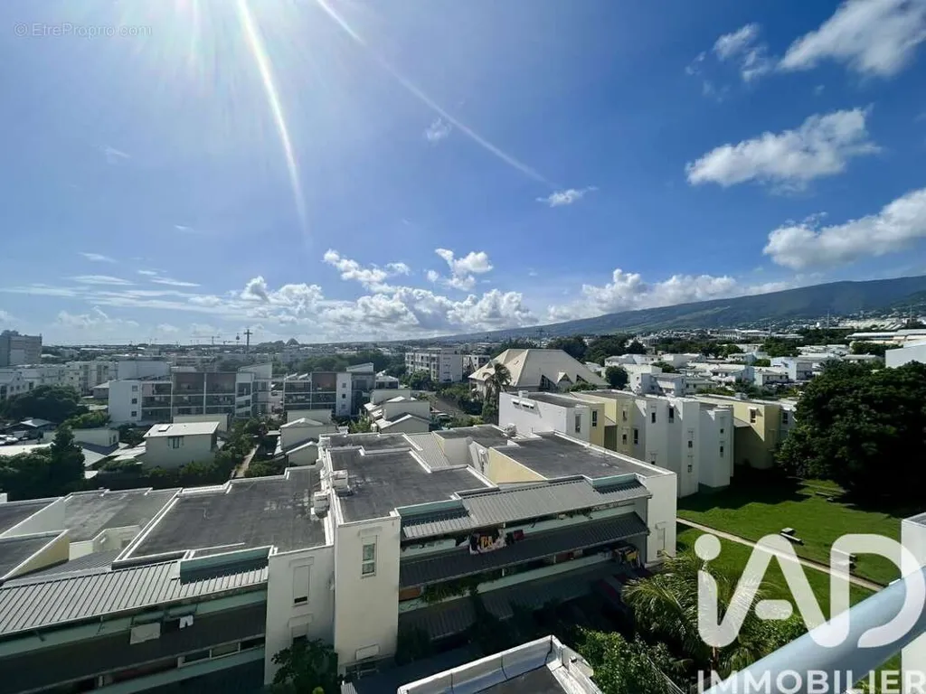 Balcony - T3 Apartment with Balcony in Saint-Denis