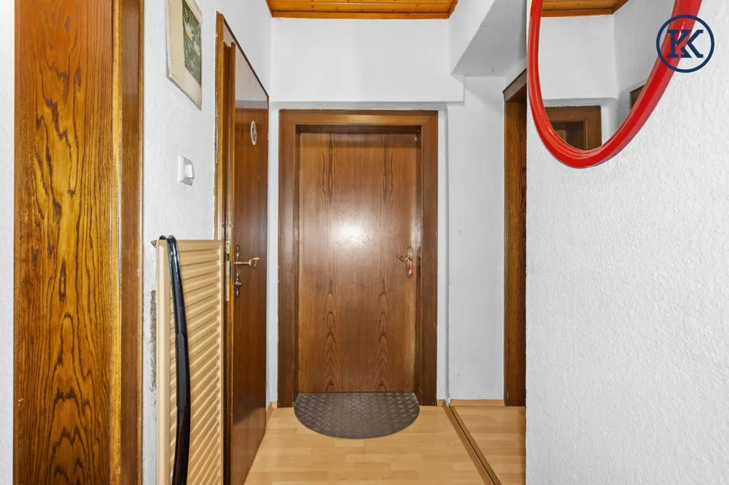 Esik - House with Development Potential in 21st District