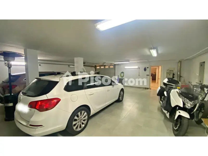 Garage - Luxury Chalet with Pool in Alicante Golf