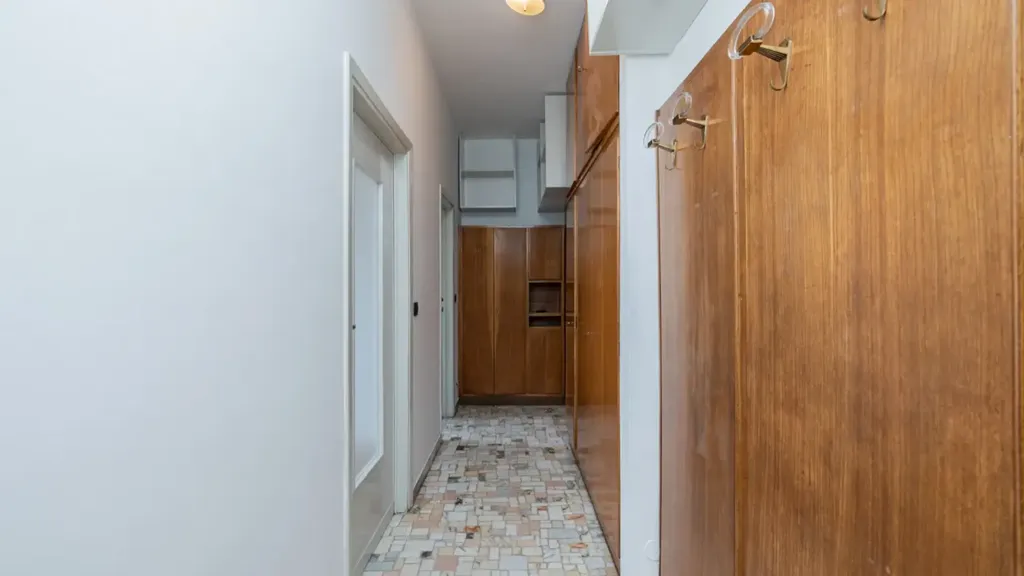 hallway_entrance