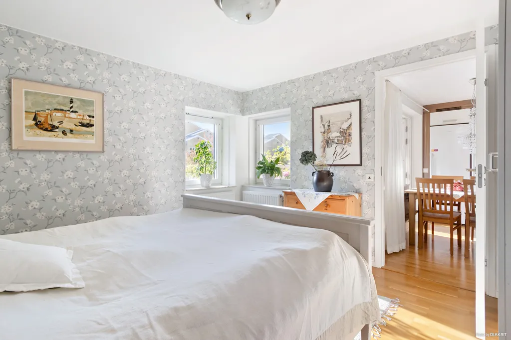 Magamistoad - 4th Floor Flat with Sunny Balcony in Gribbylunds Torg