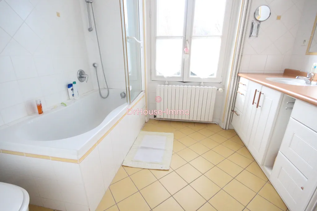 Salles de bain - Maison Familiale avec Piscine à Vernon