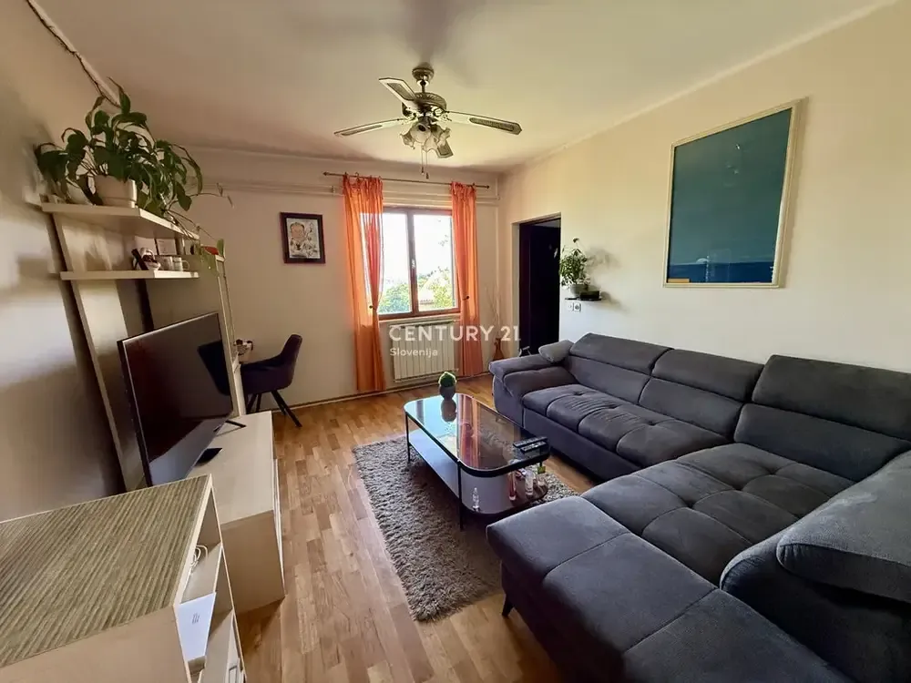 Séjour - House with Sea View and Dual Units in Koper