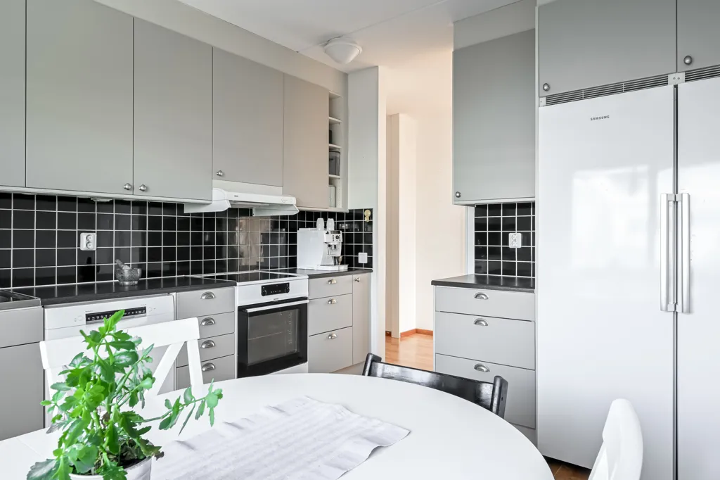Kitchen - Apartment with Balcony in Segeltorp, Stockholm