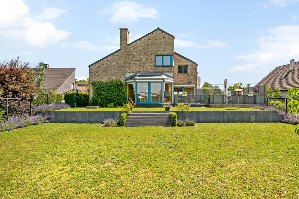 Giardino - Villa with Playful Architecture in Nieuwerkerken