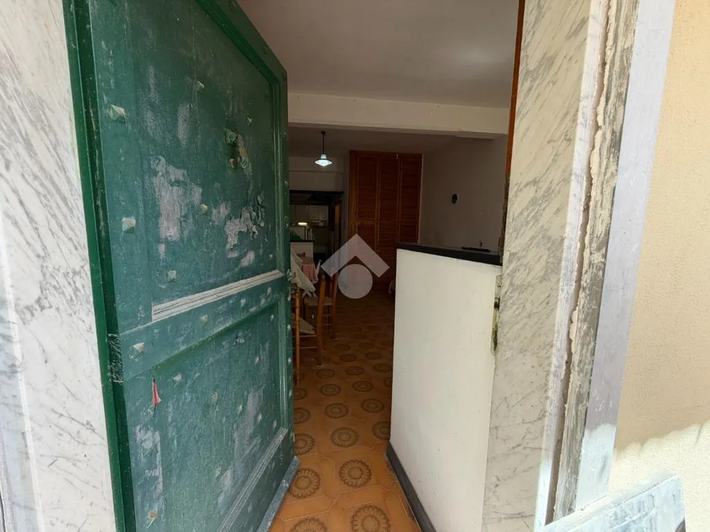 Esik - Monolocale with Private Courtyard in Bogliasco