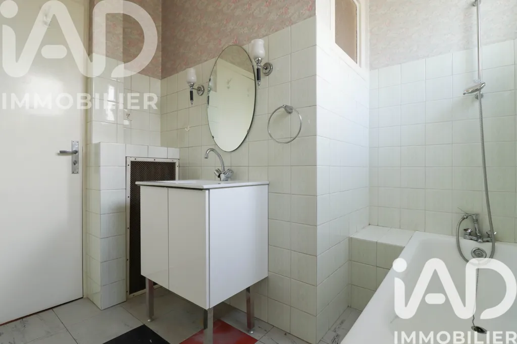 Salles de bain - Maison à Rénover avec Balcon à Panazol