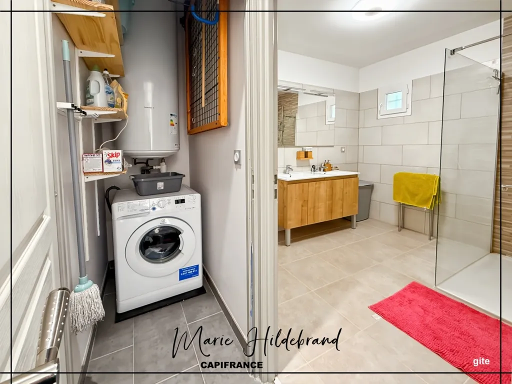 Bathrooms - Spacious Property with Valley View near Valence d'Agen