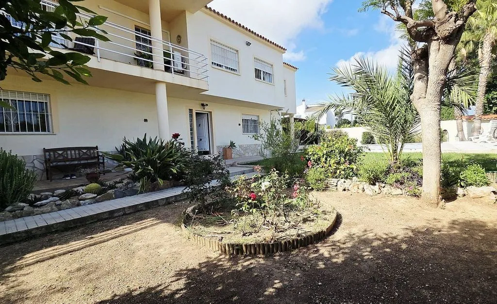 Jardin - Chalet with Pool and Terrace in La Nucía