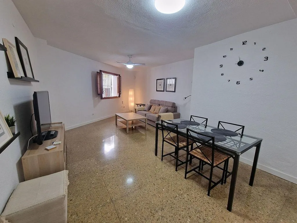 Söögituba - Equipped Flat with Patio in Blanco Belmonte