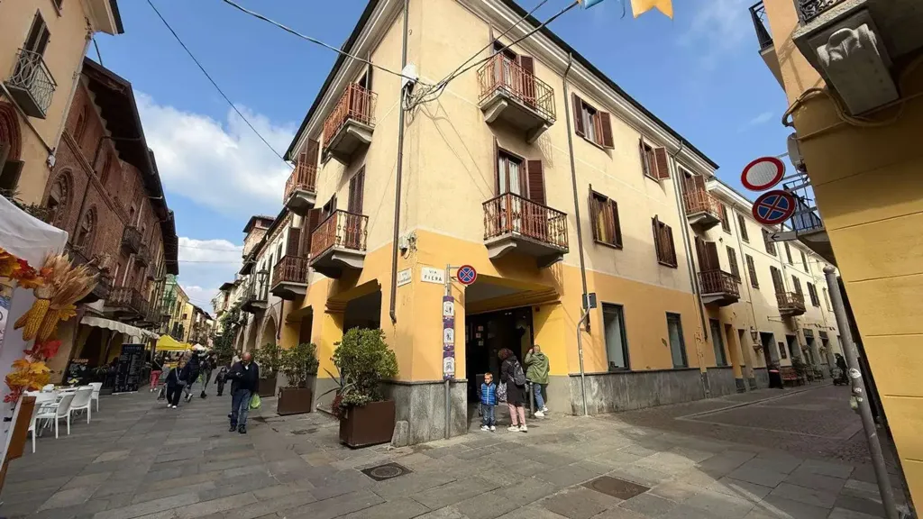 5-Bedroom Apartment with Balcony in Cirié