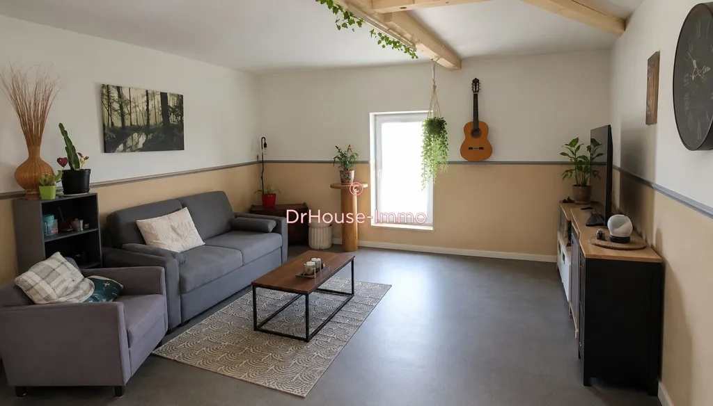 Séjour - Duplex avec Vastes Volumes au Centre de Montval-sur-Loir