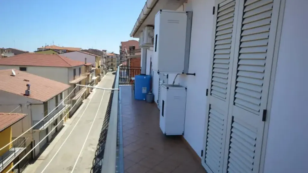 Rõdu - Four-Room Apartment with Balcony in Crosia