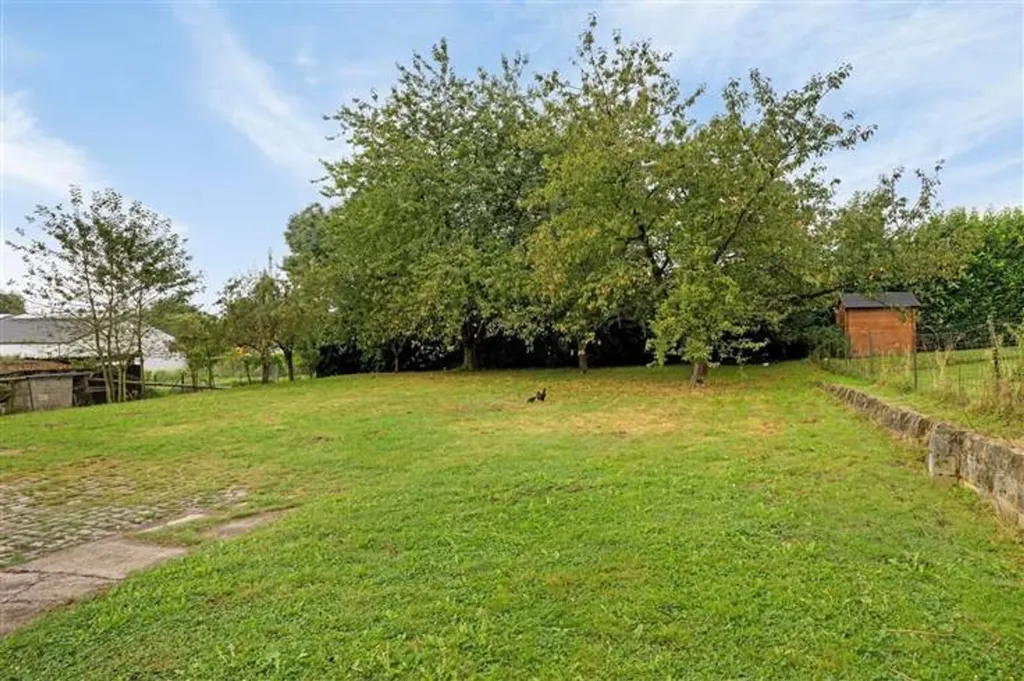 Aed - Farmhouse to Renovate with Garden in Gilmont