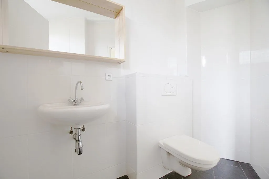 Bagni - Three-Bedroom Apartment with Garden in Rotterdam