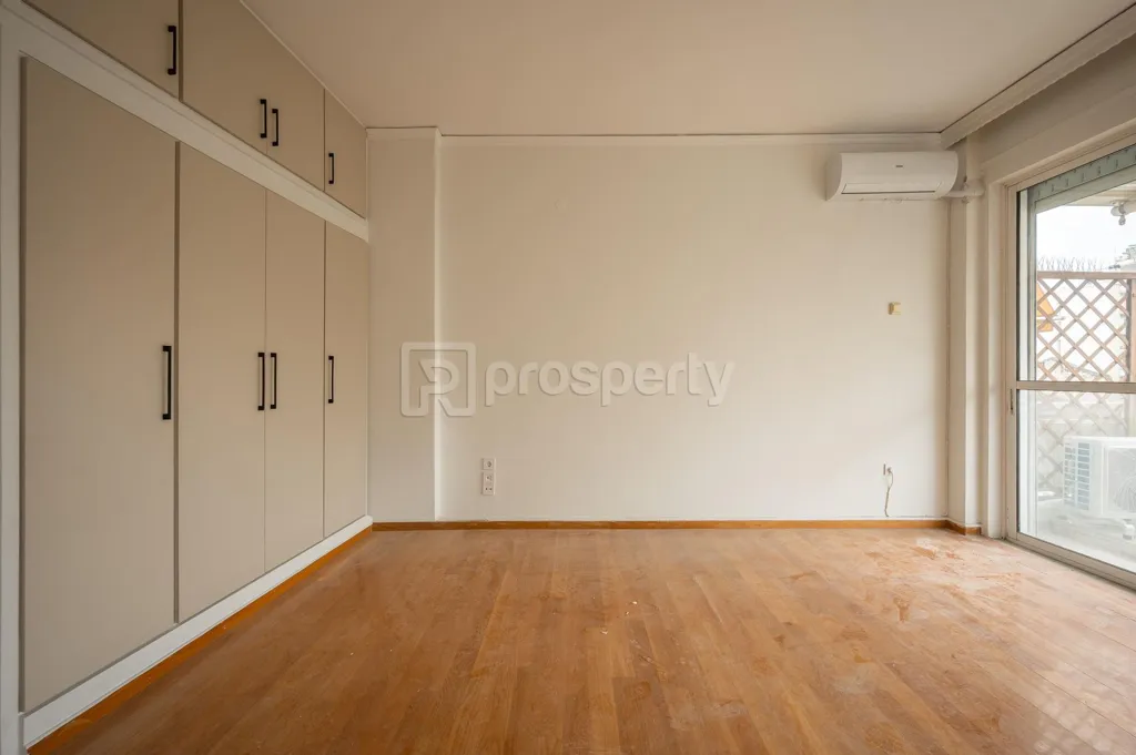 Magamistoad - Renovated Apartment with Sea View in Patras