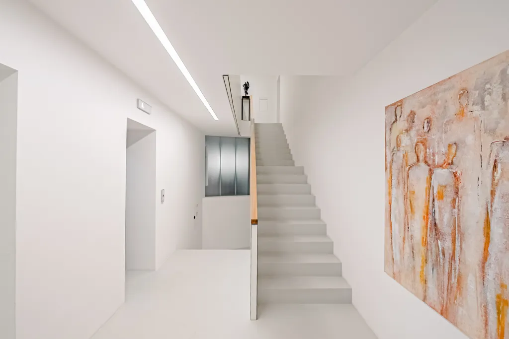 Hallway - 6-bedroom apartment in Prague