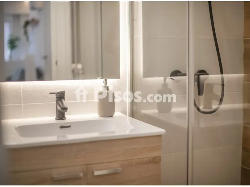 Vannitoad - Studio Flat with Patio in Carrer de la Mare Eterna