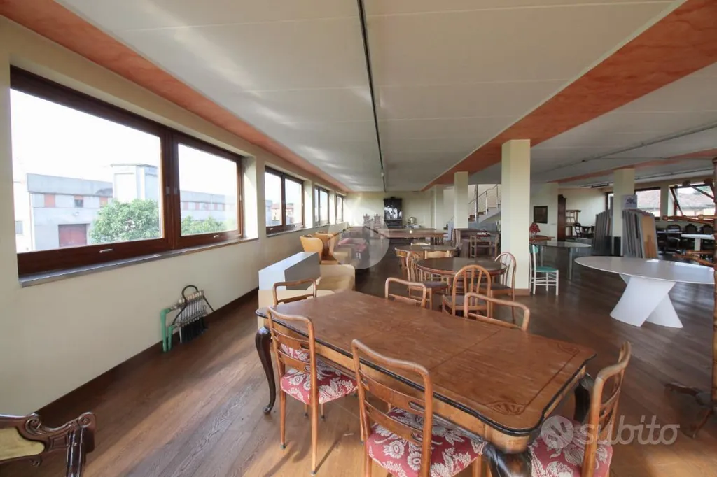 Dining Room - Warehouse with Two Levels in Fontanella