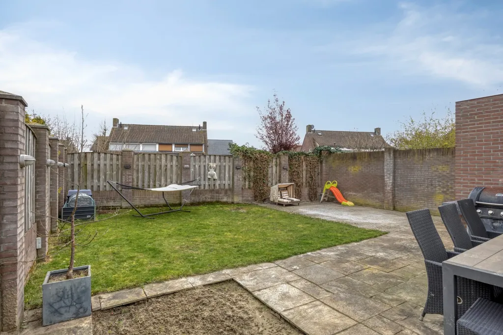 Aed - Two-Storey House with Serre in Ospel