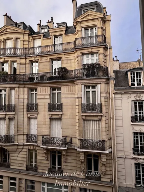 Välivaade - 2-Room Apartment with Dual Aspect in 7th Arrondissement