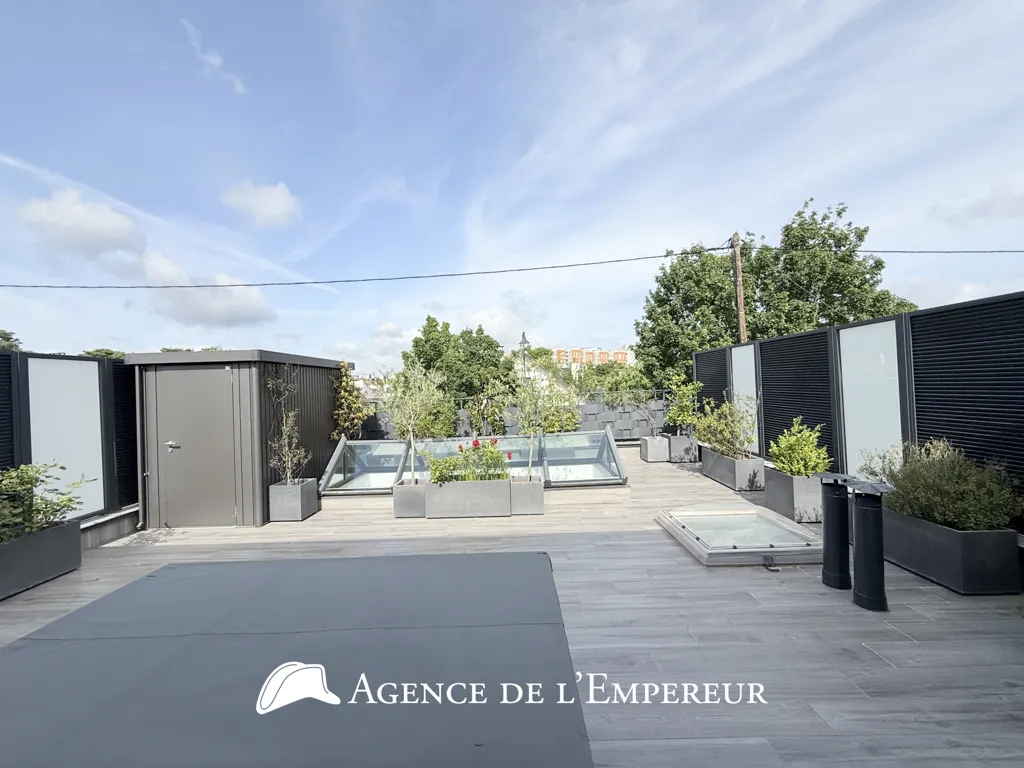 Terrace - Contemporary House with Panoramic Terrace in Rueil