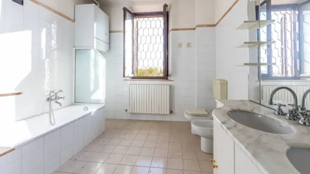 Salles de bain - Rustic Bifamily Villa with Panoramic View in Vignola