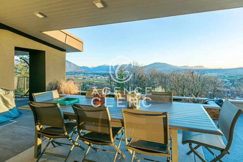 Terrasse - Villa Contemporaine avec Vue Lac à Pringy