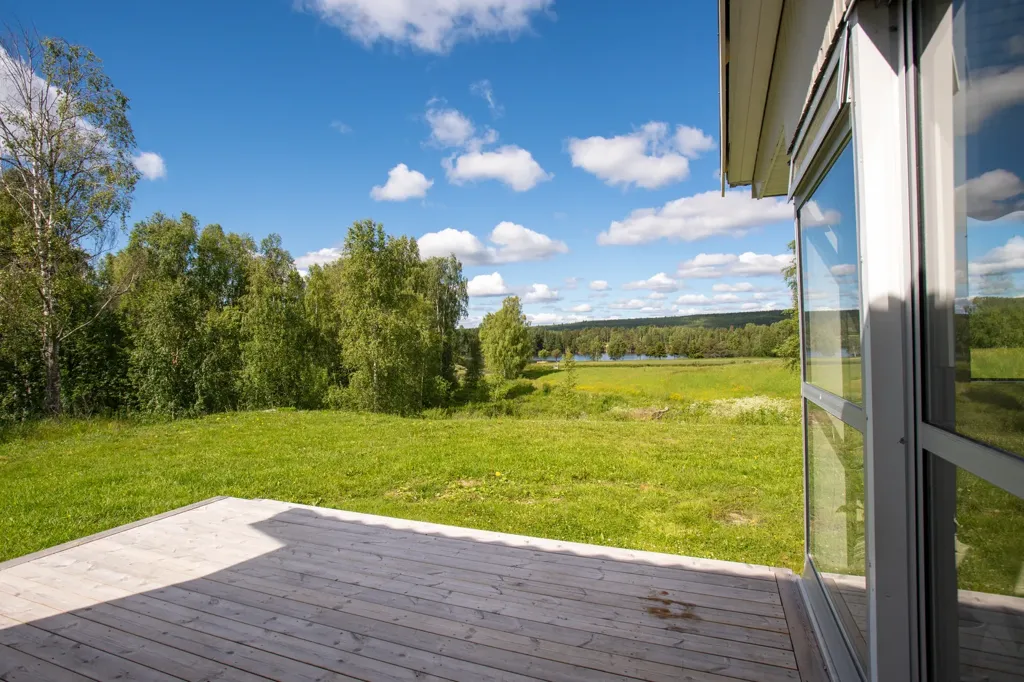 Terrasse - Country House with River View in Vännfors
